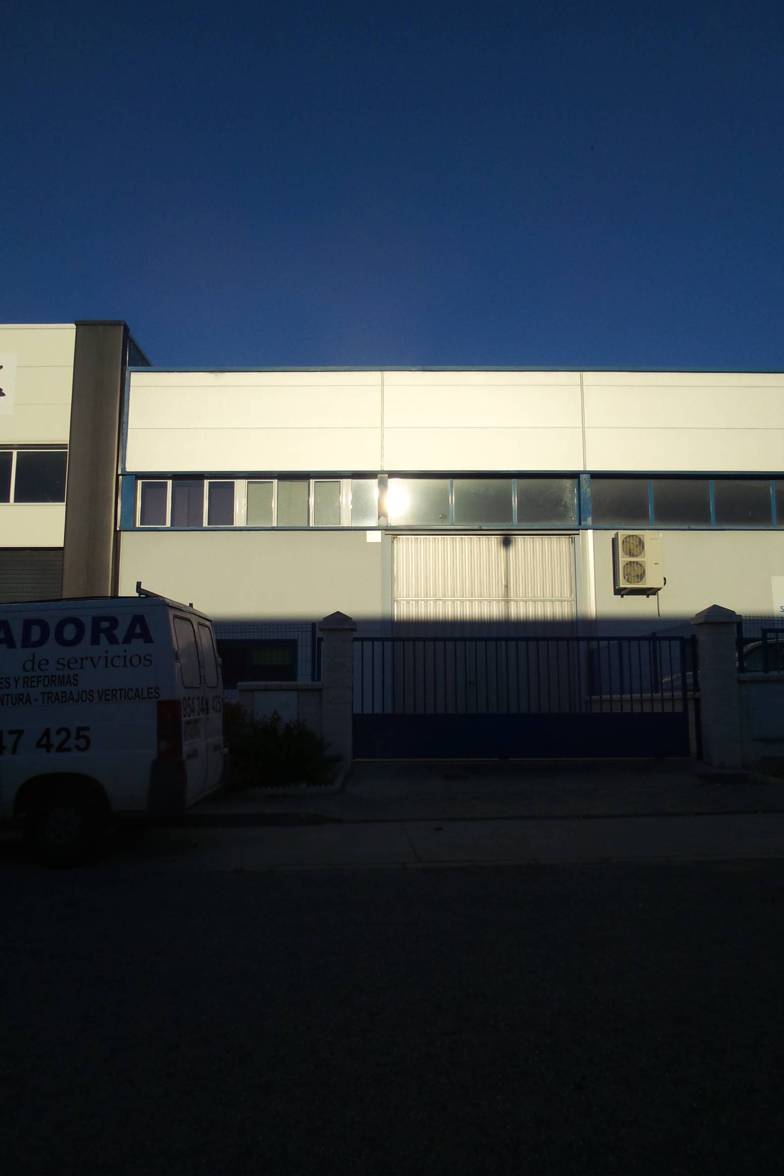 Nave industrial en SALTERAS, Sevilla