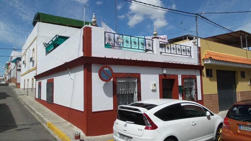 Casa en Camas, señalada con el Número Cuatro de la Calle Gabriel y Galán.