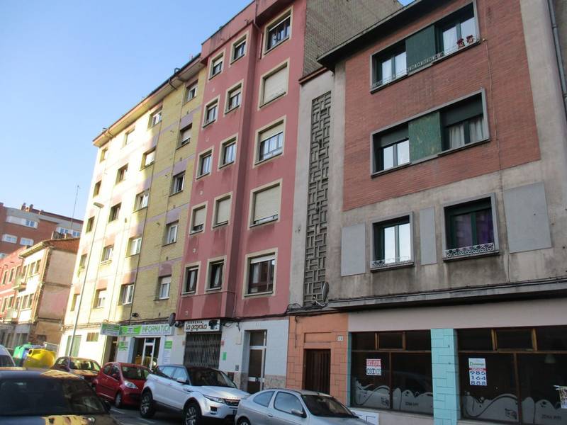 FINCA URBANA. PREDIO NUMERO TRES.- NAVE situada en el Polígono Industrial de Prendes Uno, sito en la Parroquia de Prendes, concejo de Carreño. Destinada a usos industriales y compuesta de planta baja que ocupa una superficie construida de doscientos 