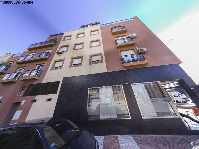 FINCA URBANA - Vivienda tipo A, en la segunda planta. Tiene una uperficie construida de ochenta y ocho metros y setenta decímetros cuadrados y útil de setenta y siete metros y ochenta decímetros cuadrados, y construida incluida su parte proporcional 