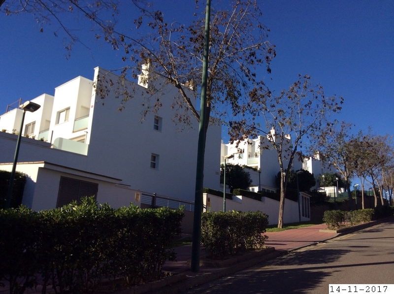 URBANA: FINCA ESPECIAL.ENTIDAD NUMERO QUINCE.- CASAVIVIENDA, unifamiliar aislada adosada, señalada a efectos internos, como VIVIENDA NUMERO QUINCE, Fase III, del conjunto urbanístico, parcela número treinta de la Urbanización Santa Clotilde, con fren