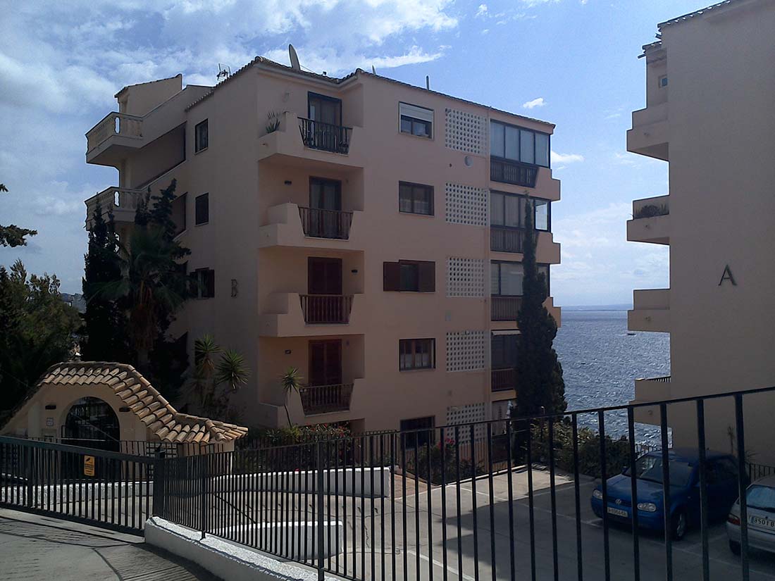 Descripción: DESCRIPCIÓN.- URBANA. NUMERO DIECISEIS DE ORDEN. Apartamento del tipo dúplex, de las plantas segunda y tercera del Bloque B, señalado con el número 3 de la planta segunda, por donde tiene su acceso. Tiene una superficie en planta segunda