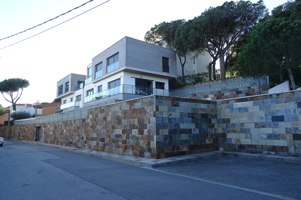 Plaza de aparcamiento y trastero en el municipio de Castell d'Aro, Platja d'Aro i S'Agaró, finca registral 25713