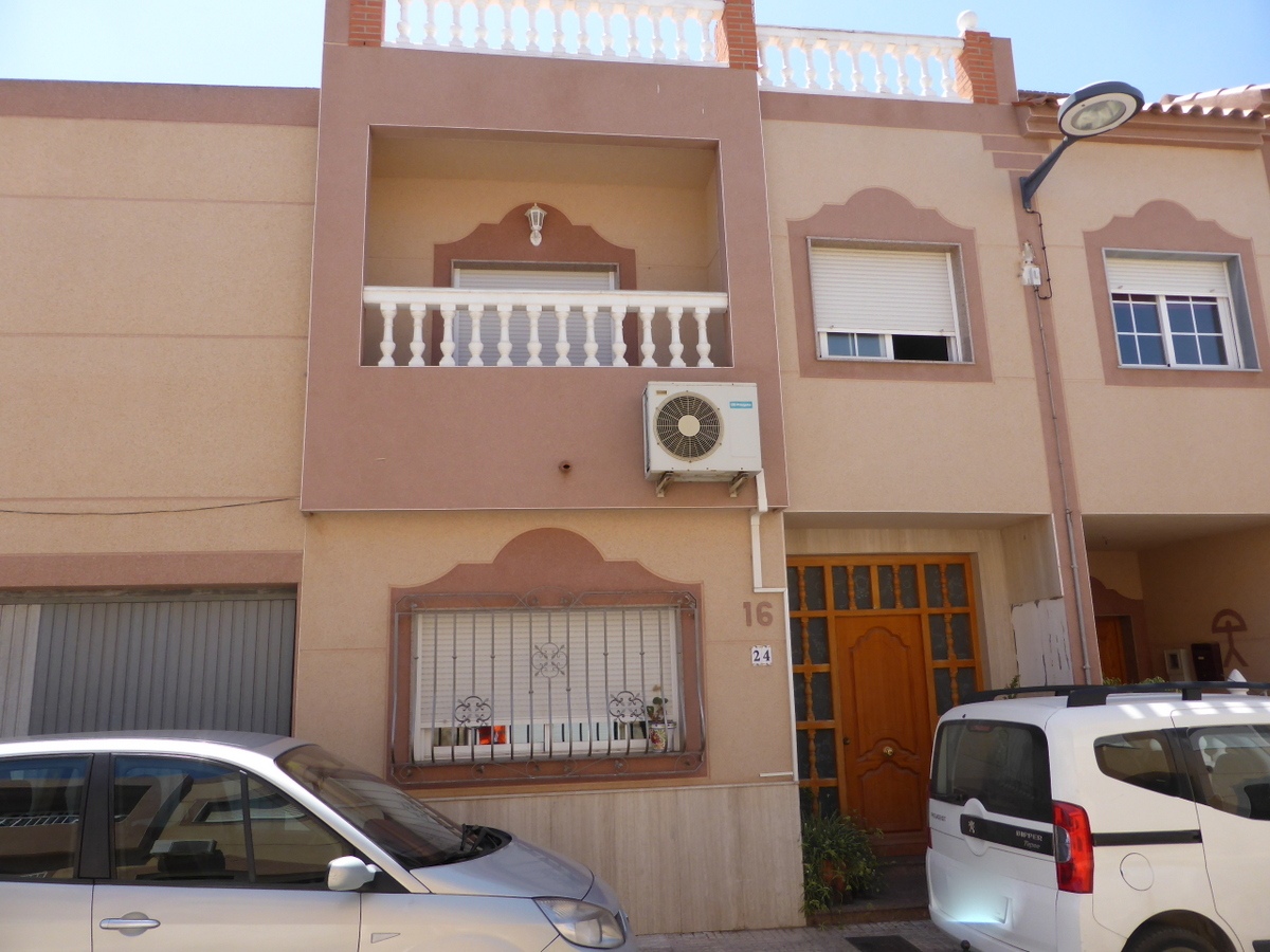 VIVIENDA DÚPLEX DE PROTECCIÓN OFICIAL DE PROMOCIÓN PRIVADA DE 89,,48 M2 ÚTILES. UBICADA EN HAZA DEL CORTIJO SALADAR- NÍJAR.
