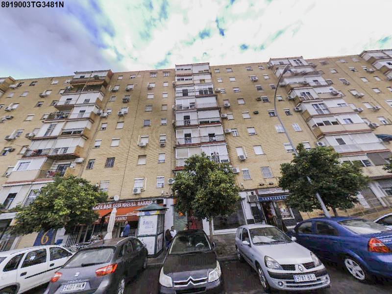 Finca Registral nº 25606, situada en Calle General Ollero, nº10, del polígono Amate conjunto la Rosaleda (Sevilla)