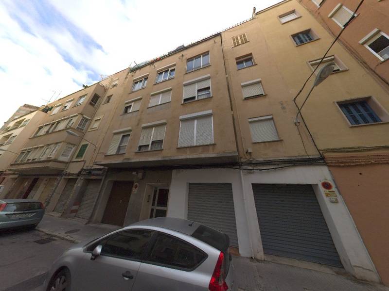 URBANA.- NÚMERO DIECISIETE DE ORDEN.- Vivienda del piso tercero,primera puerta, con acceso por el zaguán número 3, antes 13, de la calle Vázquez de Mella y su correspondiente escalera, en esta ciudad. Ocupa una superficie de sesenta y un metros cuadr