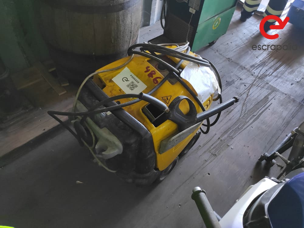 MÁQUINA de limpieza agua a presión marca Kruguer (486)