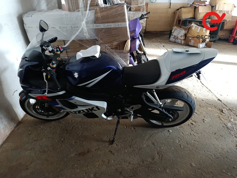 SUZUKI GSX R750 2004 (2476CZB)